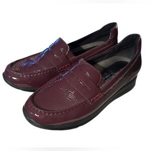 Walking Cradles Dannon Berry Crinkle Patent 8.5M